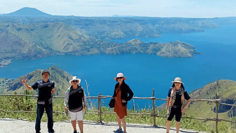 Group vs Private Tour Danau Toba | Semua Private Tour Aulia Travel